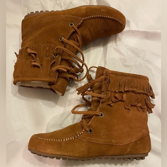 Minnetonka for J. Crew Double Fringe Suede Fur Lined Ankle Boots - Picture 3 of 13